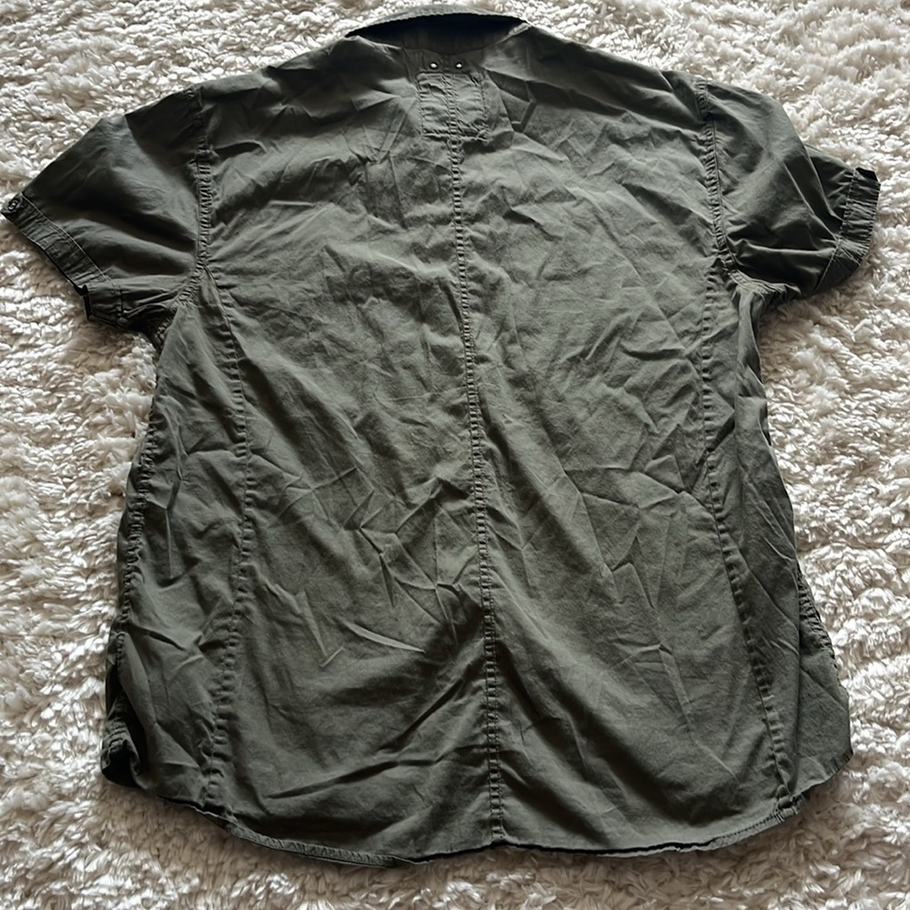 🌷 Guess Lightweight Button Up - Picture 3 of 8